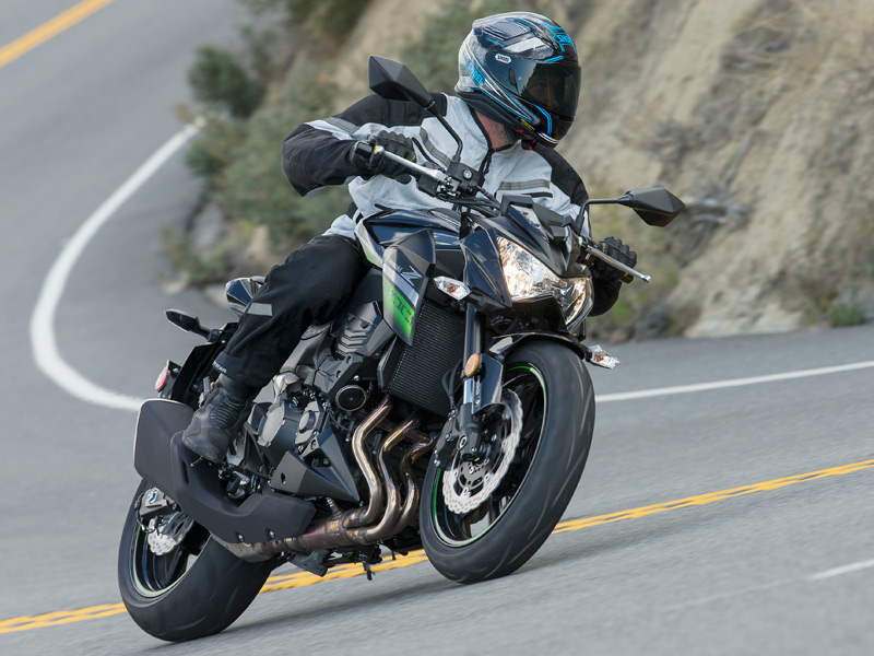 Although the Z800 is heavy at 509 pounds, its short wheelbase and sporty geometry give it nimble handing.