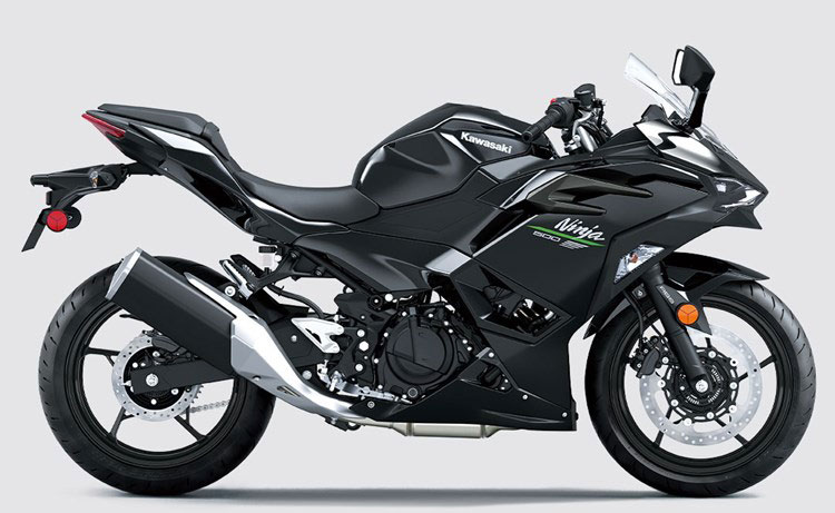 Kawasaki ninja 500 studio shot right side black