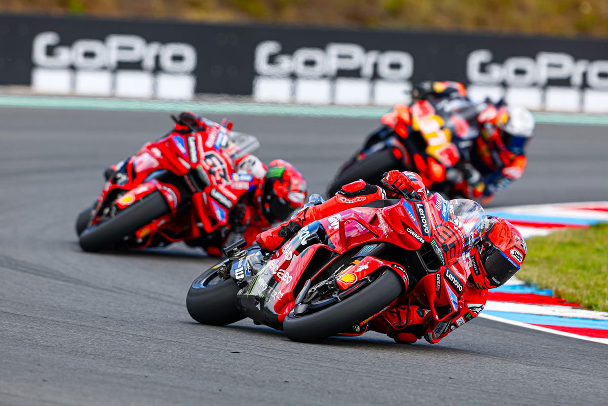 Marc Márquez leads the MotoGP Sprint race at Brno aboard the #93 Ducati, with other riders in pursuit.