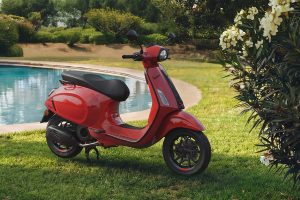 Vespa Sprint S 2026 red scooter 3/4 front right view